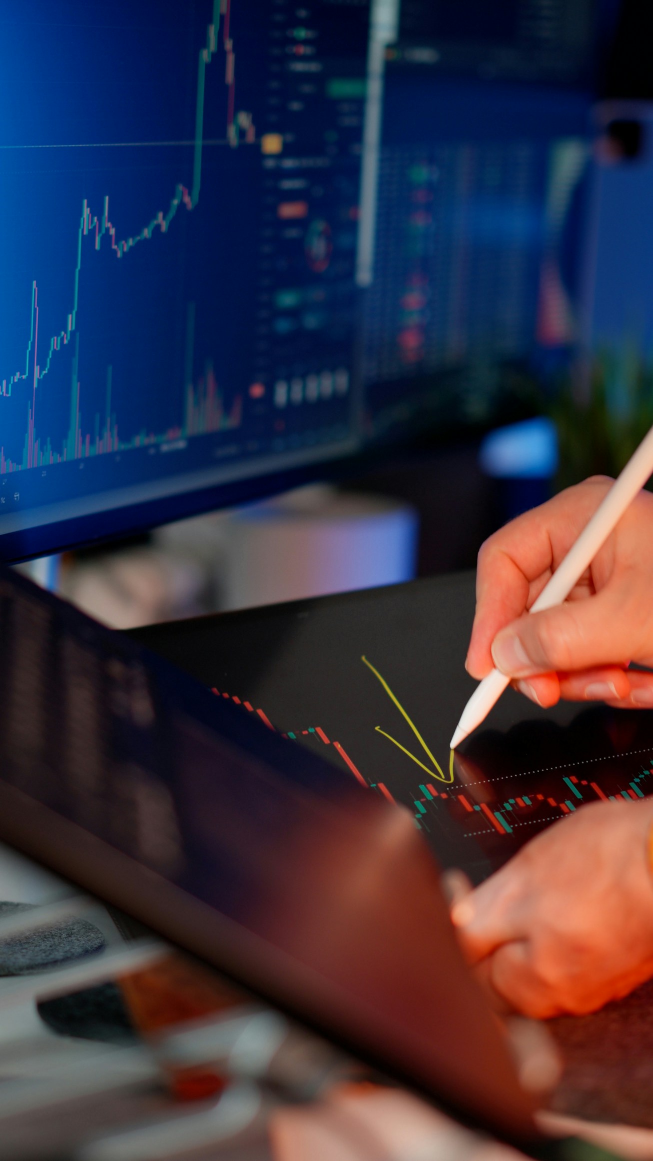 Analyst drawing on a trading chart